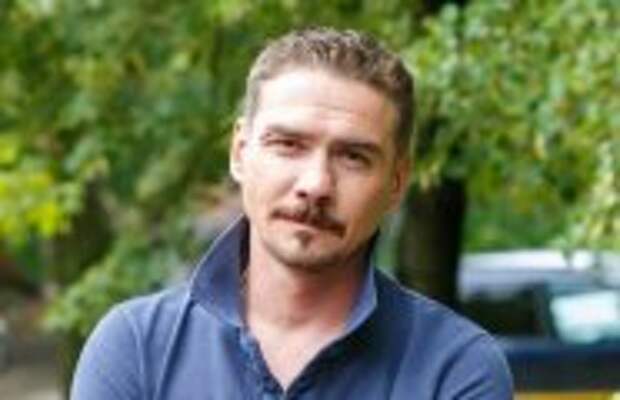 Шоу-бизнес: Рыдал по Панину, сбежал от МакSим, вымолил детей в Израиле и чуть не потерял любовь всей жизни: Как живет Денис Никифоров в свои 48