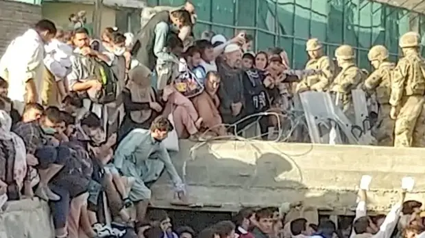 В Пентагоне подтвердили наличие жертв при взрыве у аэропорта Кабула