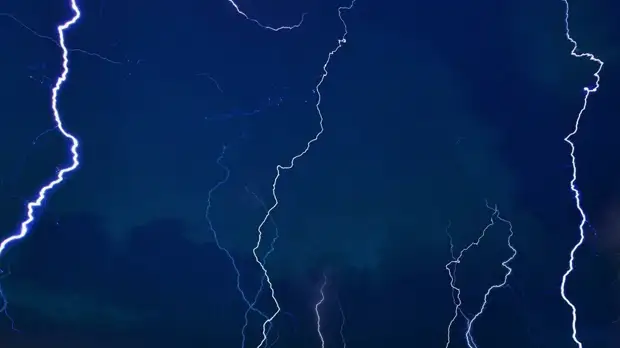 МЧС предупредило о грозе и ветре в Москве 14 июля