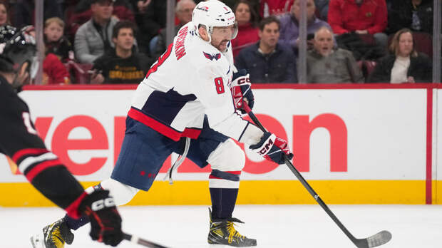 В третьей игре подряд: Овечкин забросил 916-ю шайбу в НХЛ, огорчил 187-го вратаря и продолжил погоню за Гретцки