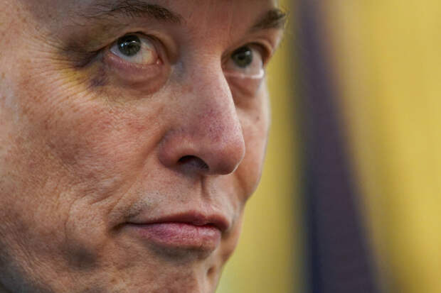 Маск использовал эмодзи фекалий, чтобы описать отношение к агентству Bloomberg