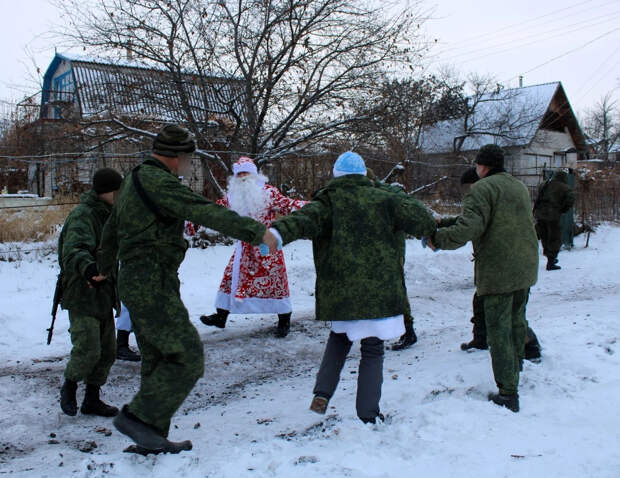 «У нас на этой войне свой окоп и своя позиция»: как волонтёры из России делают маленькое чудо для жителей Донбасса