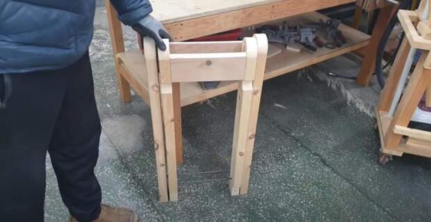 Удобный складной стол для работы в мастерской