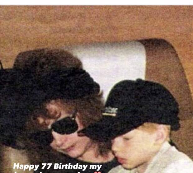 Музыкант Никита Пресняков опубликовал архивное фото с бабушкой Аллой Пугачевой