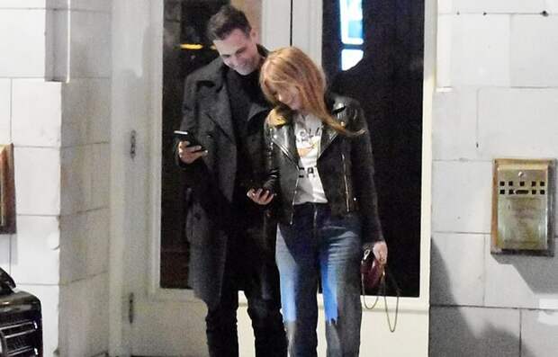 Айлу Фишер заметили с 38-летним футболистом после развода с Сашей Бароном Коэном