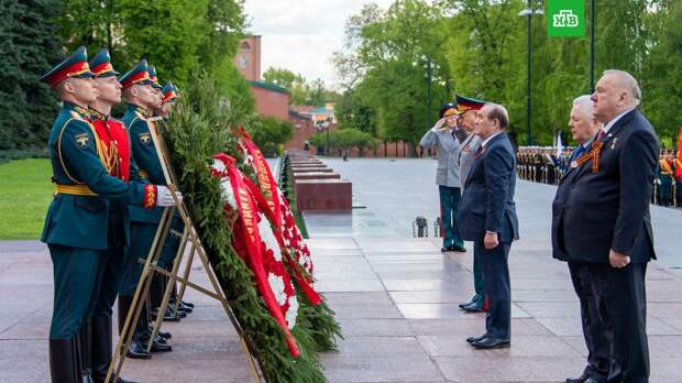 Москва побеждает. К нам потянулись первые ходоки