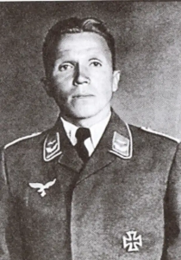 Кузнецов в немецком офицерском мундире