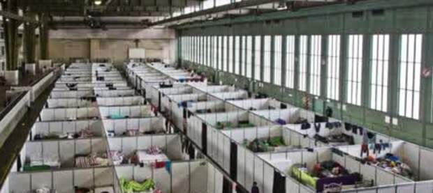 В германском приюте украинские беженцы страдают от алкоголизма, склок и суицидов, а вне приюта — от созерцания половых органов африканцев