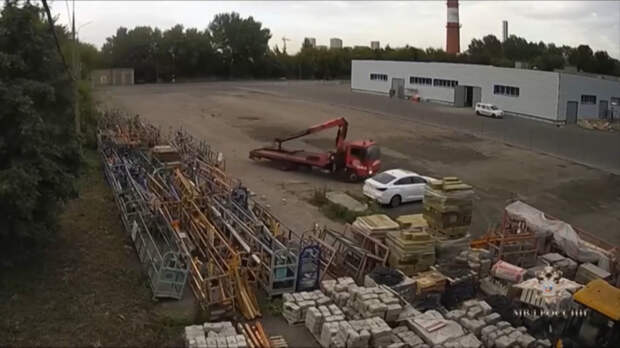 Сотрудник московского автосалона похитил у компании 26 автомобилей за полгода