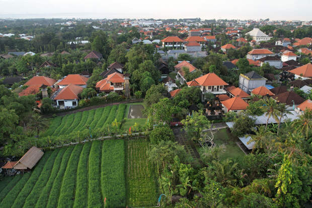 Губернатор Бали Костер призвал туристов из РФ беречь остров