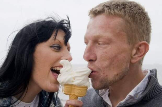 Женщина остановилась поболтать с бездомным и нашла свое счастье