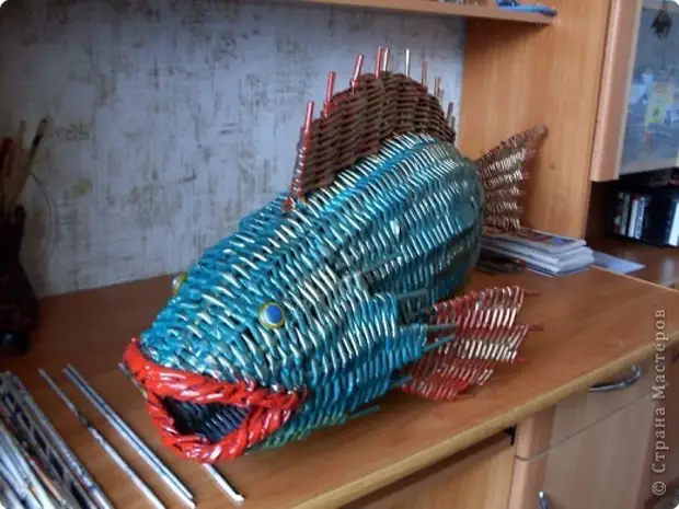 Рыба плетеная из лозы. Плетеная рыбка. Плетеная рыбка. Плести рыбу. Плести рыбу.