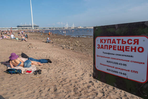 Роспотребнадзор Петербурга разрешил купаться на трех городских пляжах