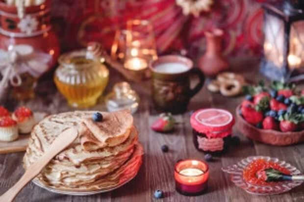Уберите эти два предмета! Повар раскрыл, как сервировать стол на Масленицу