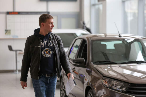 Ura.ru: россиянам стало проще накопить на Lada и Hyundai