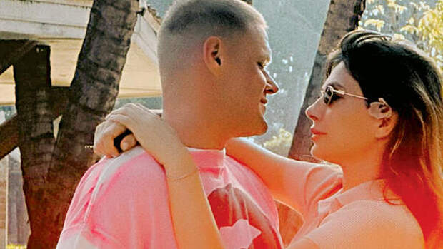 Яглыч отметил день рождения под пальмой