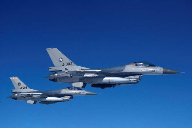 Глава МО Нидерландов: ВСУ получат первую партию обновленных F-16 этим летом