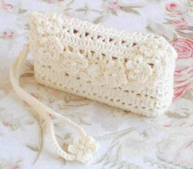 Вязаные косметички и органайзеры, созданные при помощи крючка, стали популярным и практичным аксессуаром для хранения различных предметов.-26