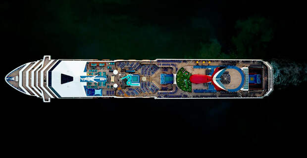 Круизный лайнер Carnival Victory