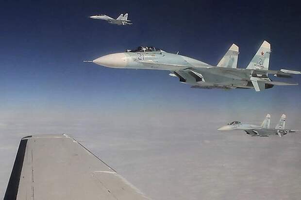 rusijos-naikintuvai-su-27-71015782