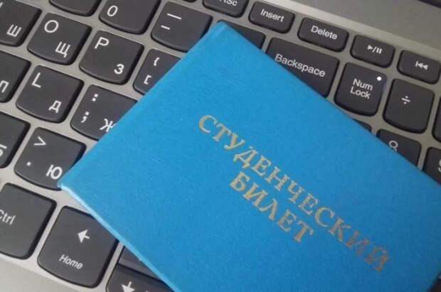 Путин подписал закон о введении электронных студенческих билетов и зачёток