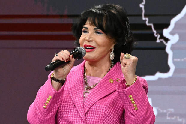 Певица Бабкина призналась, что родители видели ее учителем или врачом