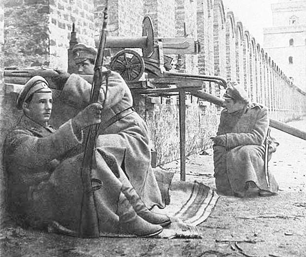 Юнкера во время боев за Москву против большевиков