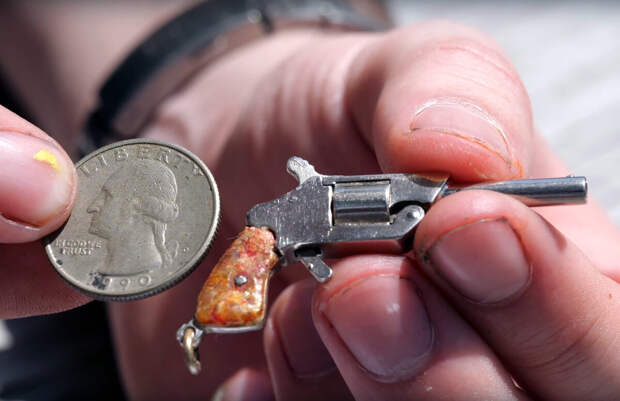Самый маленький револьвер в мире. На что он способен? Замедленная съёмка