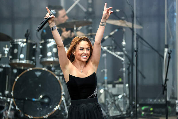 Певица МакSим объявила пол ребенка со сцены