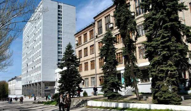 Сообщают об эвакуации ряда школ и вузов в Донецке