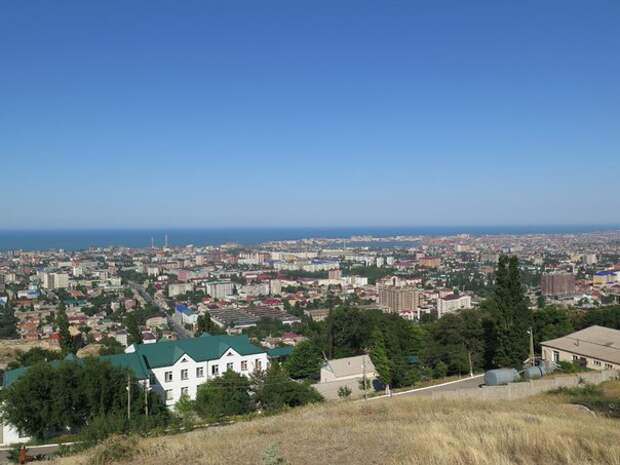 Картинки тарки. Тарки Тау Махачкала. Гора Тарки Тау в Махачкале. Гора Тарки Тау в Махачкале смотровая площадка. Тарки Тау Махачкала смотровая площадка.