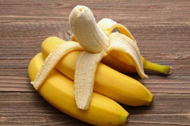Банан королева ест только с ножом и вилкой.