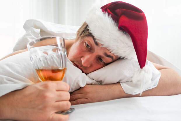 Психолог Самойлова посоветовала не приходить на предновогоднее застолье голодным