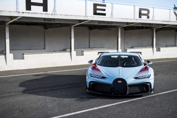 Спецверсия гиперкара Bugatti Chiron Pur Sport Grand Prix