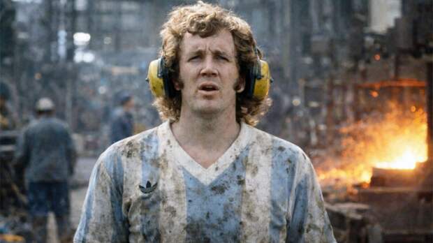 Знаменитого футболиста заставили работать на фабрике: его обманули при переезде в Европу