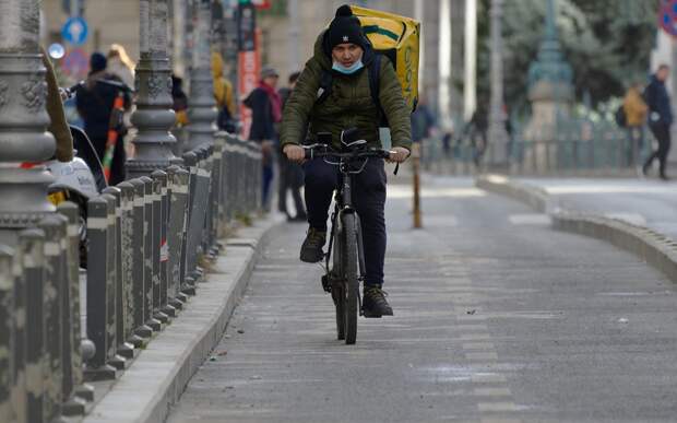 В Ростовской области для мигрантов введут запрет на работу в доставке