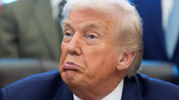 Трамп угостил бургерами посетителей ресторана в Техасе