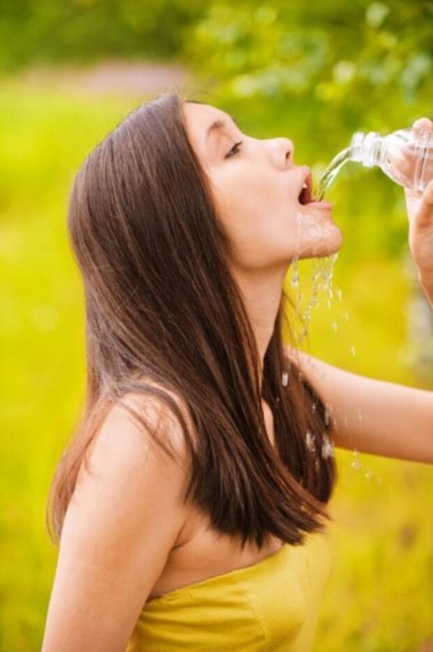 женщина с водой