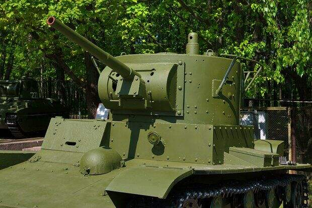 Подросток лишился части стопы и пальцев из-за игры на танке-памятнике в Омске