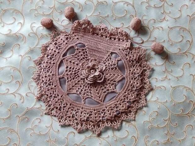 Вязаные косметички и органайзеры, созданные при помощи крючка, стали популярным и практичным аксессуаром для хранения различных предметов.-30