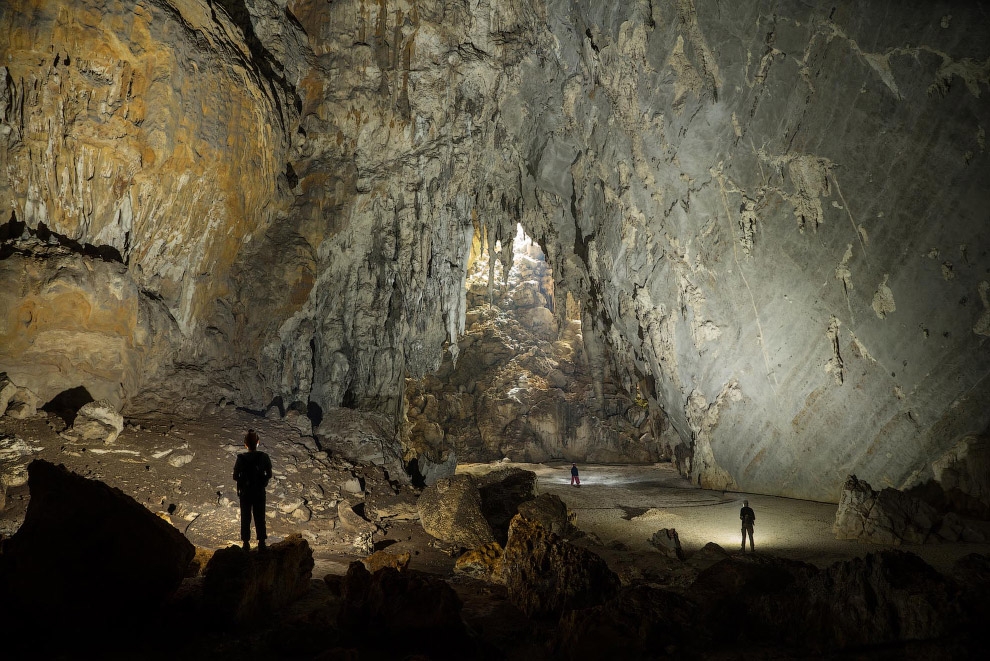 8 фото пещеры Tham Khoun в Лаосе, в которой можно снимать кино