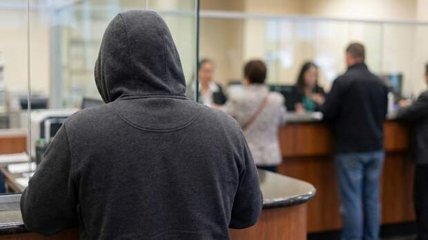 Экономист: мошенники могут оформить кредит по старому номеру телефона