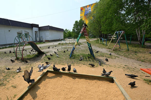 Россиян предупредили об опасности детских площадок после зимы