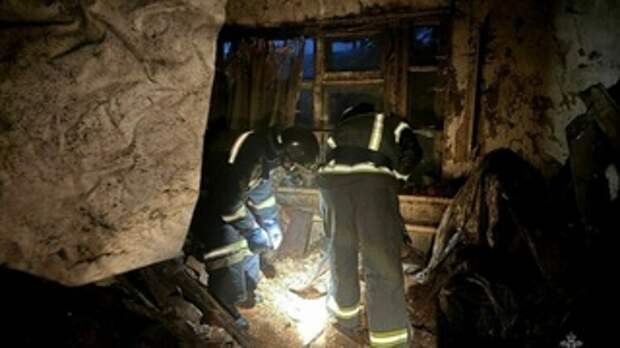 Потолок рухнул ночью в аварийном доме / Фото: ГУ МЧС России по Алтайскому краю