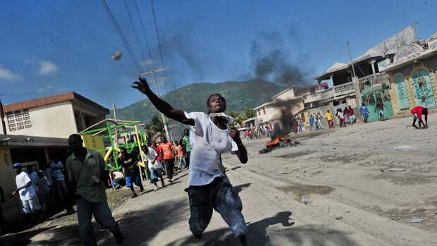 Власти Гаити отменили церемонию прощания с убитым президентом из-за беспорядков
