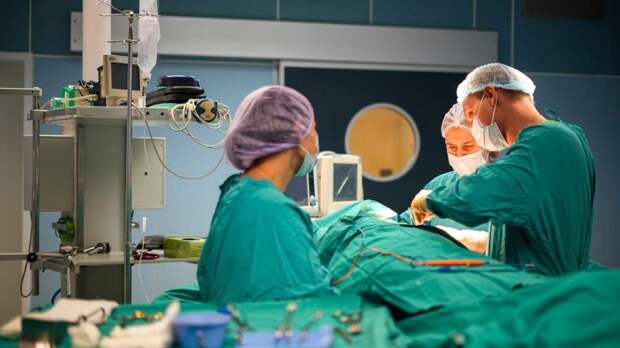 Врач рассказал о спасении потерявшего 2,5 литра крови российского военного