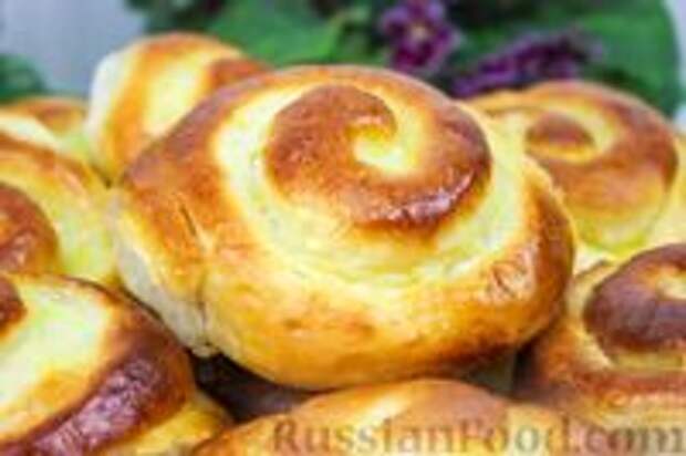 Фото к рецепту: Сдобные булочки с кремом