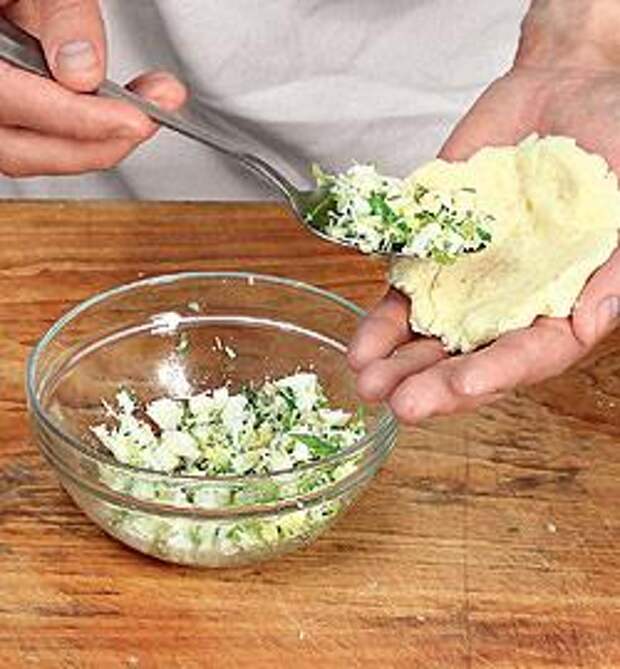 Картофельные пирожки с зеленым луком. Шаг 5