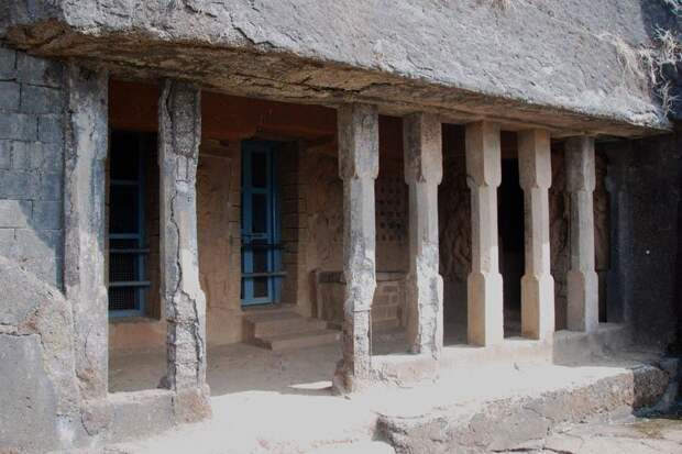Пещерный буддистский монастырь Бхаджа (Bhaja caves)