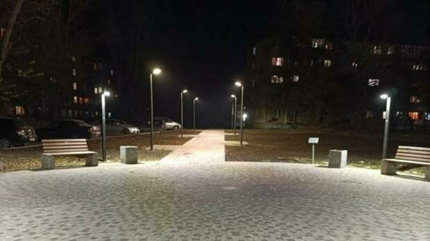 Сквер на улице Антона Петрова / Фото: amic.ru